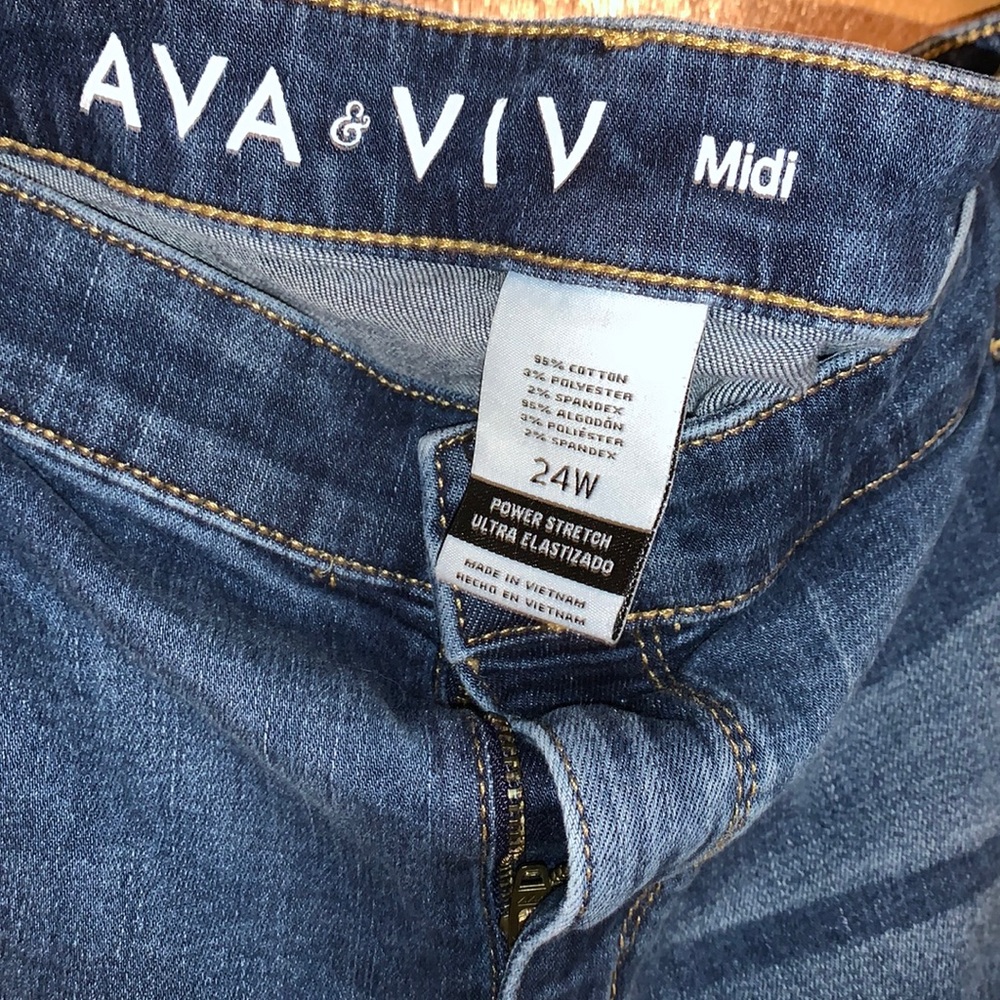 Jean Shorts - Picture 3 of 3
